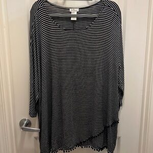 Isela Woman tunic top. Black & white stripe. EUC. Size 2x.